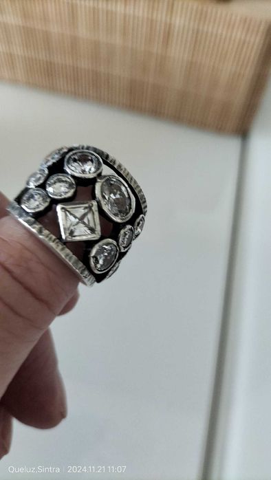 Anel em prata e zircões