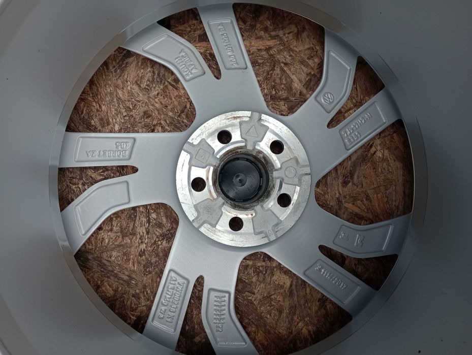 Felgi Aluminiowe 5x100 R17 ET51 VW POLO