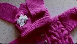 Комбинезон с ушками зайки с узором "Сердечки" (вязаный, ручная работа)