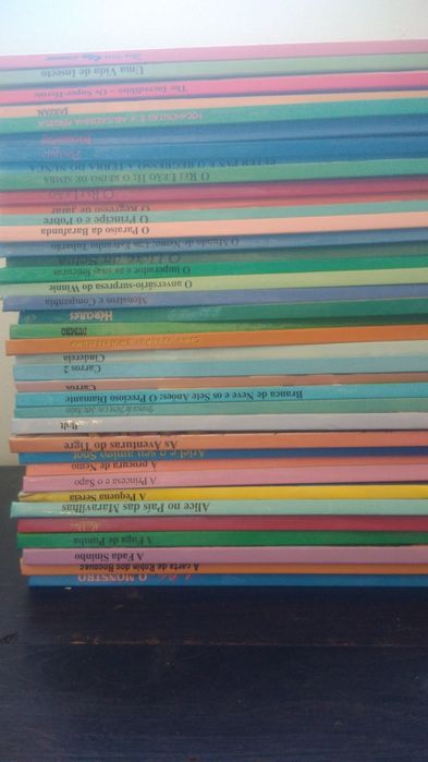 Livros da coleção "clube do livro" da Disney