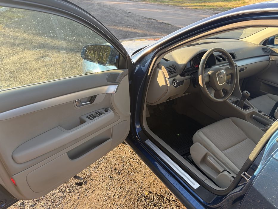 Audi A4 1.6 бензин