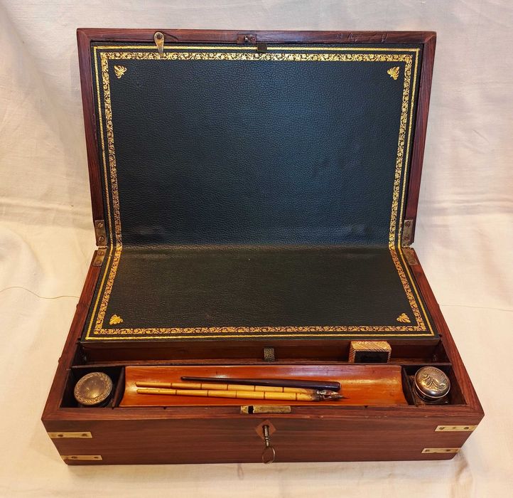 Escritório Portátil Pau Santo