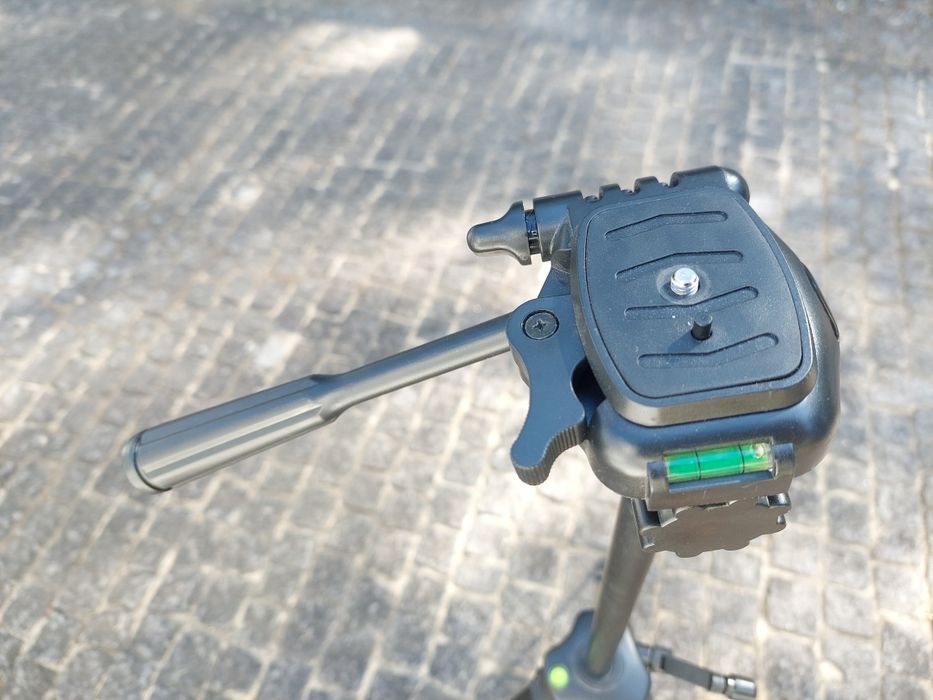 Tripé para máquina fotográfica ou telemóvel Qilive