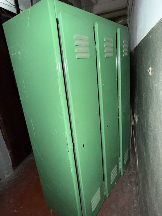 Ящики раздевалка, шкаф металлический для одежды тройной СССР