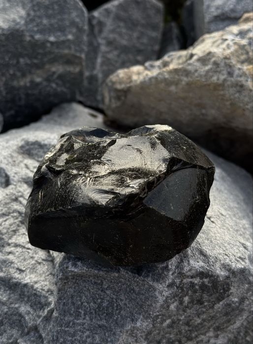 Обсидиан камінь обсидіан натуральний