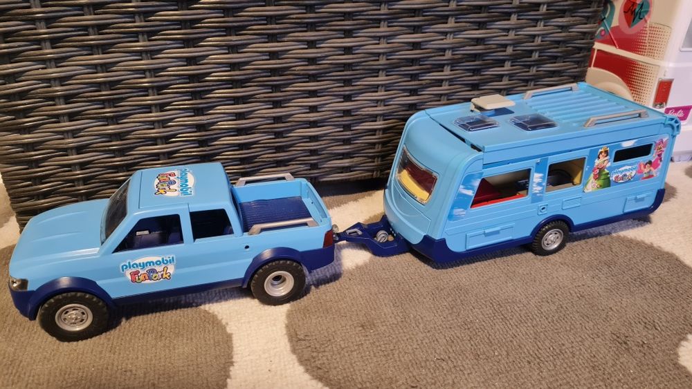 Kamper Playmobil z przyczepą