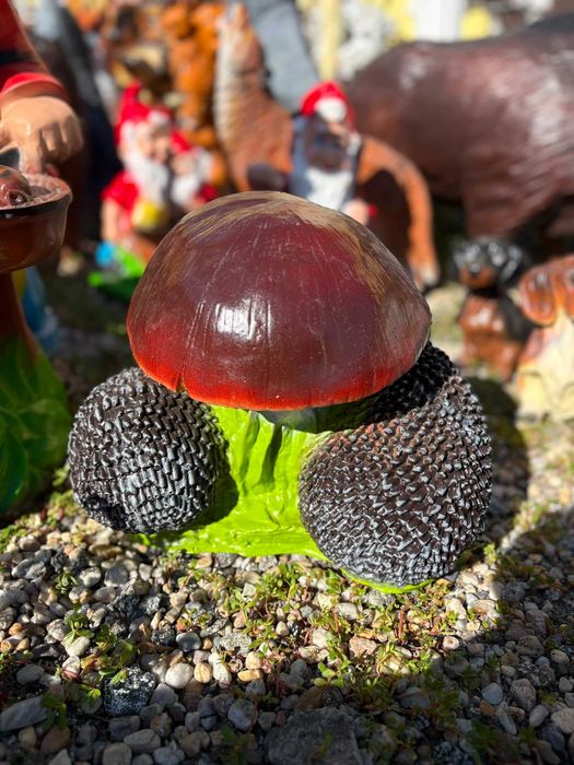 Figura ogrodowa Prawdziwek z jeżami