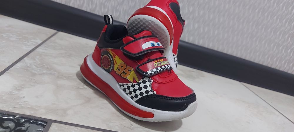 Дитячі кросівки,підошва з освітленням