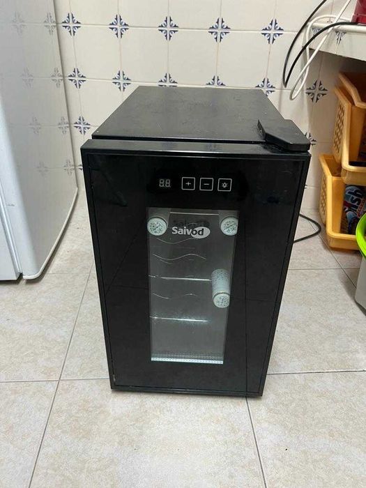 Garrafeira Saivod (Capacidade 6 garrafas)