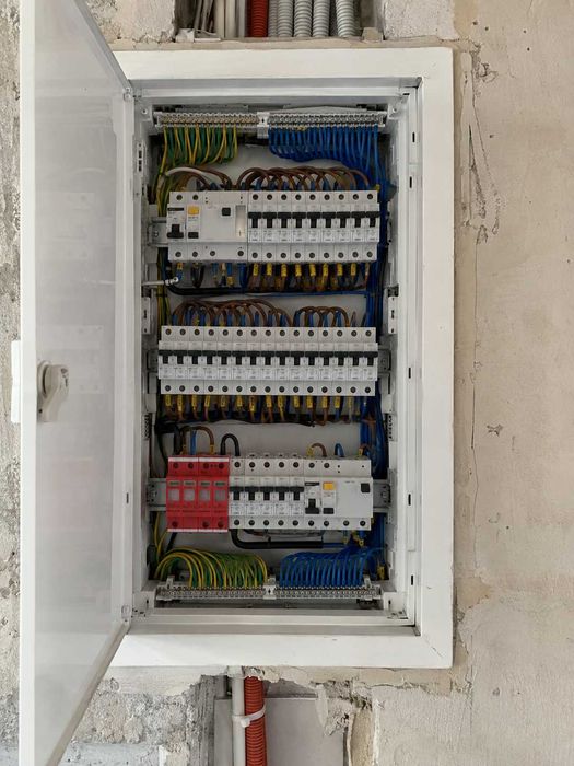 Instalacje elektryczne w domach | nowe instalacje i modernizacje