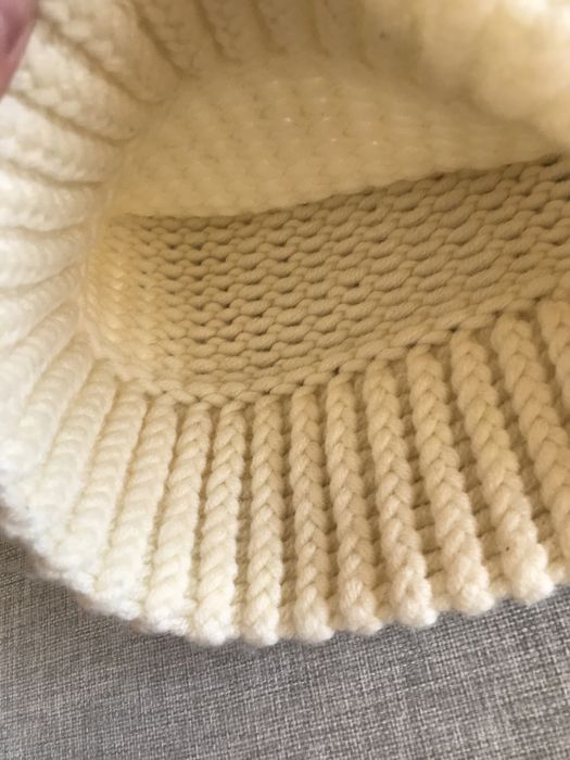 Zimowa czapka z wełną merino kremowa gruby splot