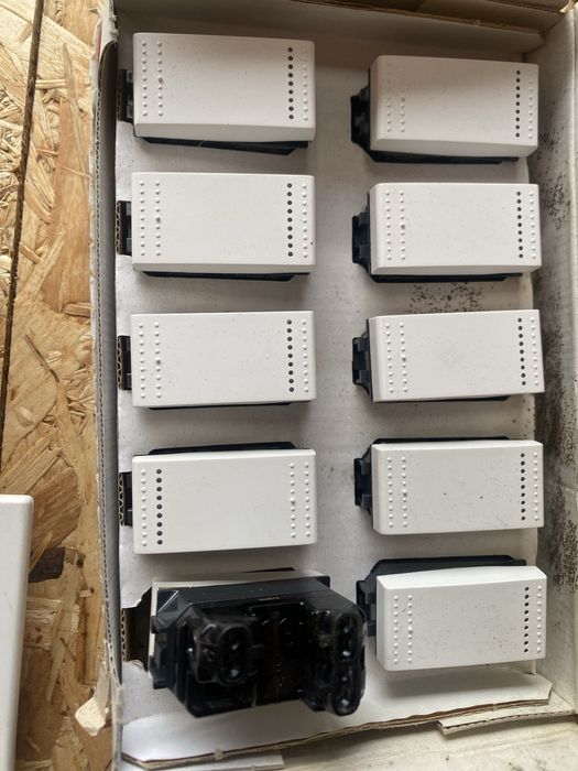 Interruptores e acessórios elétricos novos