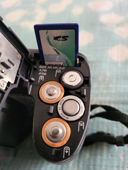 Máquina fotográfica FUJIFILM FINEPIX S1500+ bolsa de protecção Beje