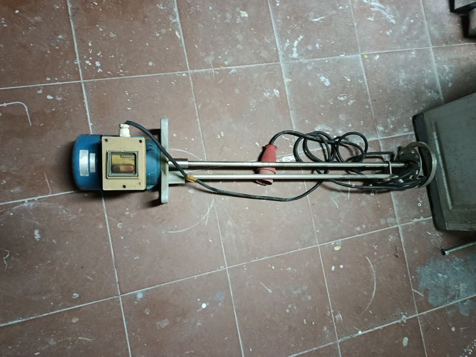 Misturador/ agitador industrial trifásico, testado a funcionar”