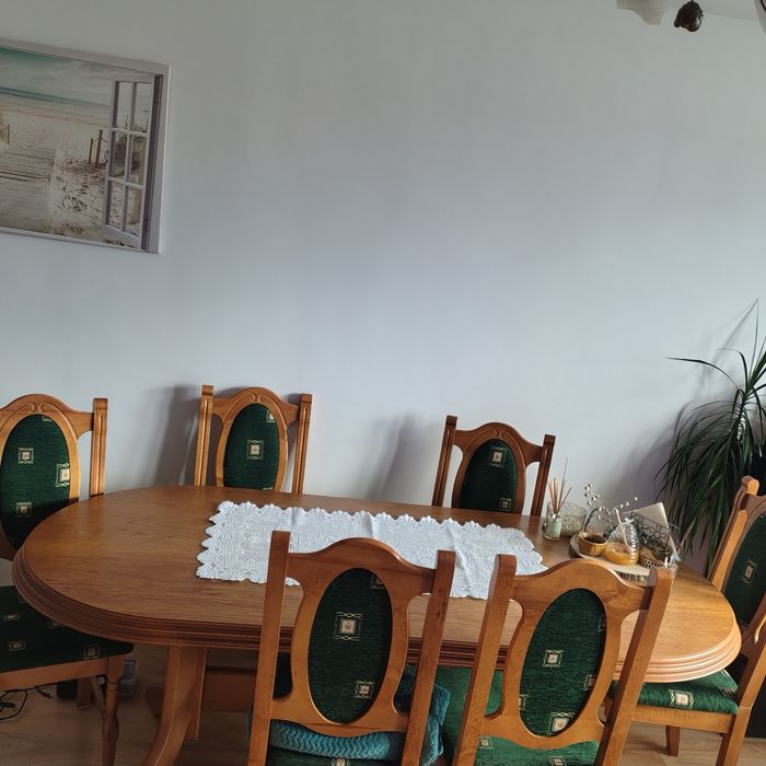 Sprzedam stół z krzesłami
