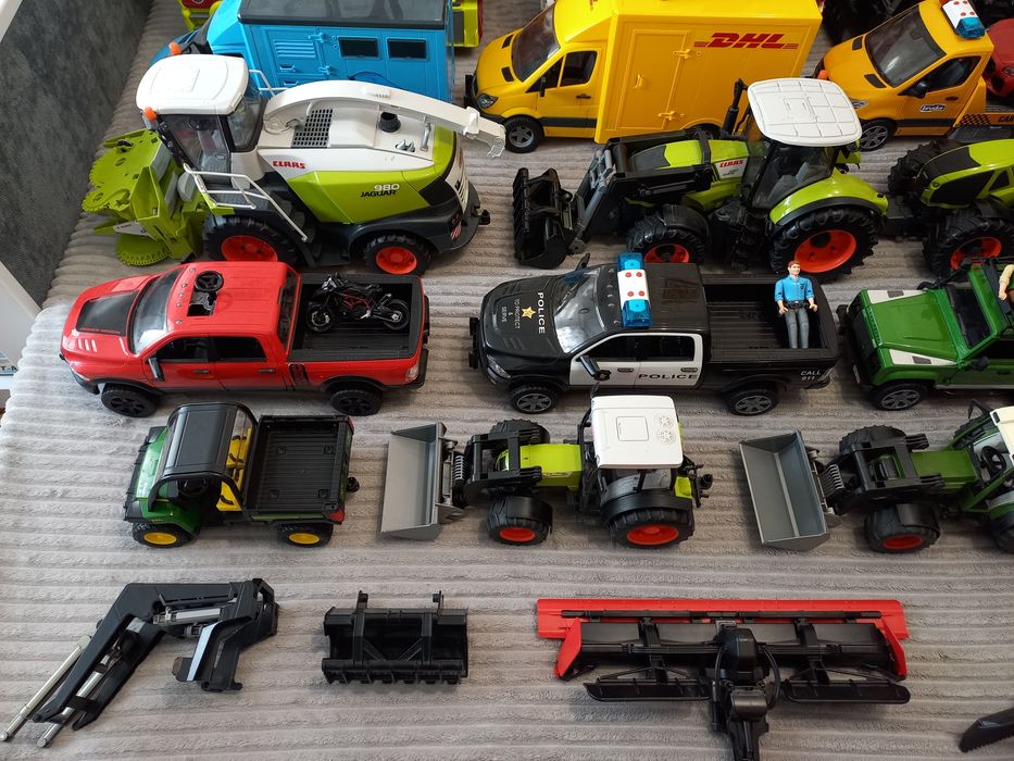 Великі машинки Bruder