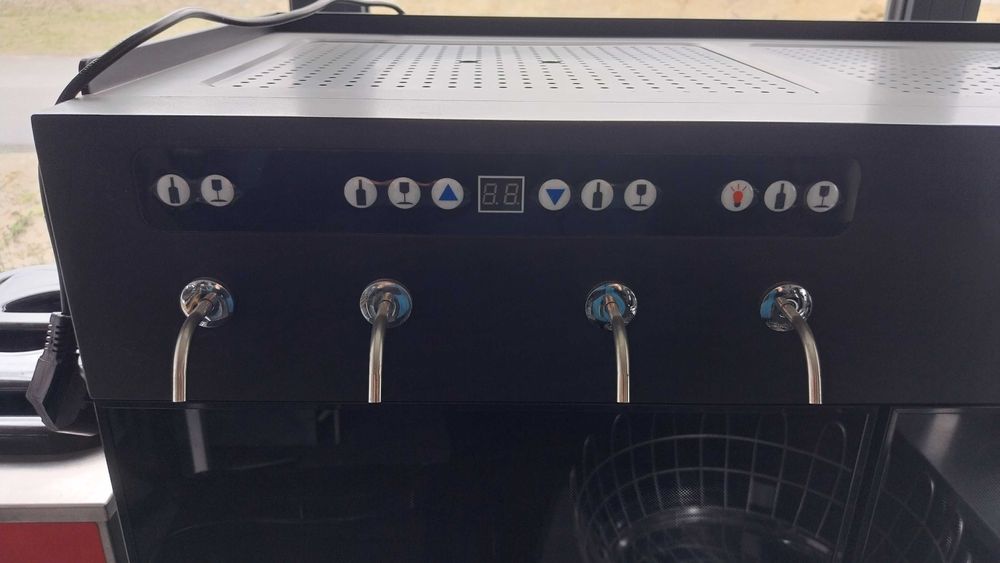 Automatyczny dyspenser do wina na 8 butelek - chłodziarka - 2 strefy