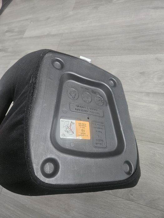 Fotelik podstawka plastikowa czarna siedzisko do samochodu