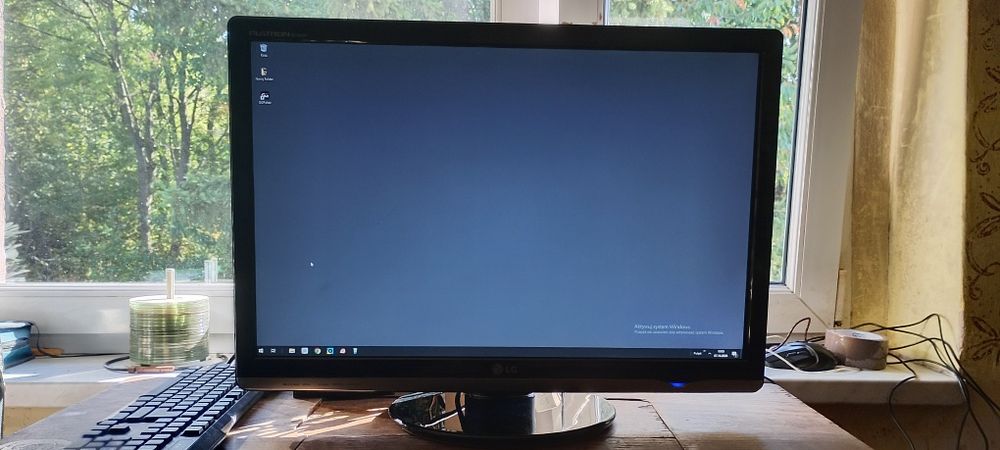 Części do komputera. Monitory, kable, klawiatury, dyski, inne