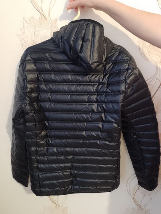 Лёгкая куртка пуховик  мужская Adidas.