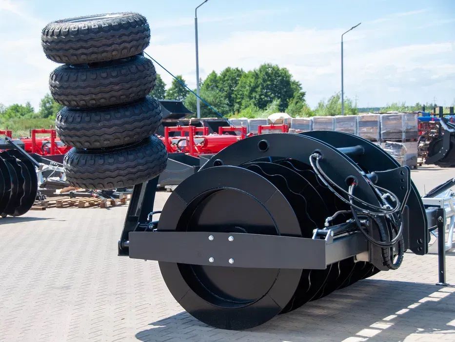 Wał pryzmowy do kiszonki z bocznym wałem dociskowym Inter-Tech 3,0m 300cm