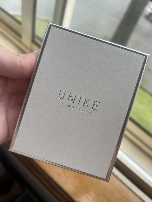 Colar em ouro rosa, da unike, sem uso nenhum.