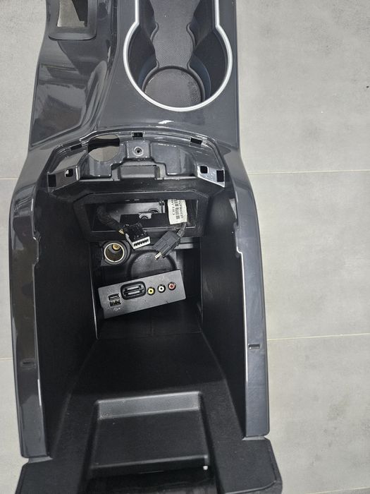 Tunel środkowy ford kuga escape 2012 - 2016