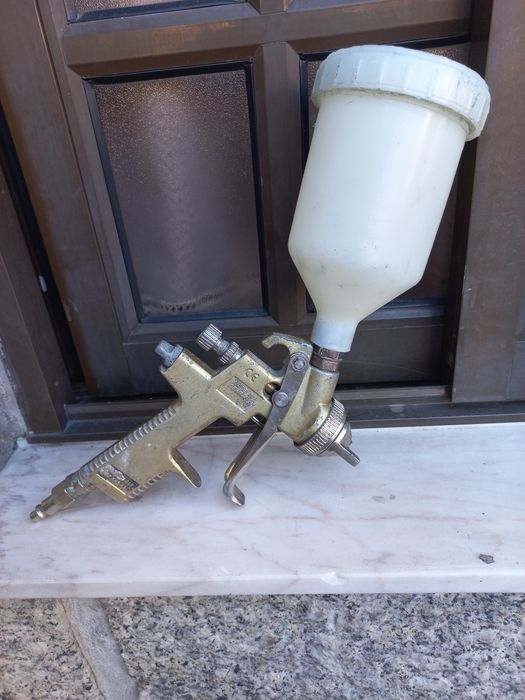 Pistola de pintura marca sata