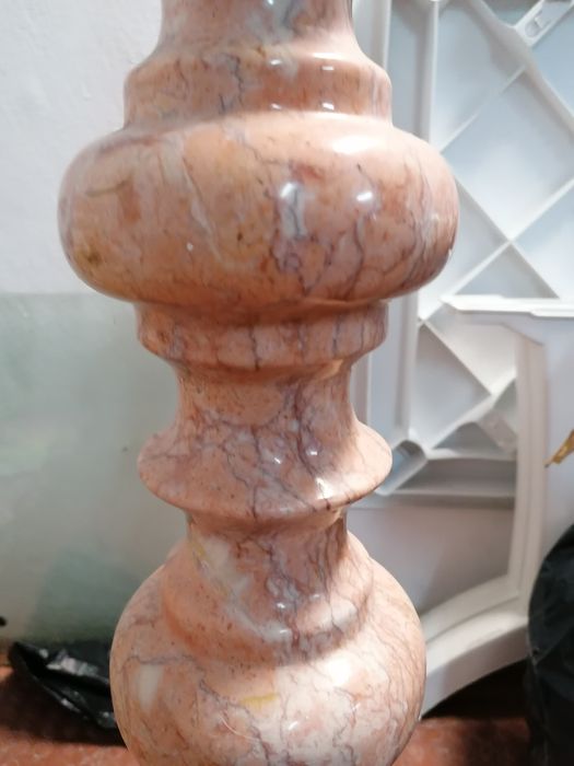 Candeeiro pé alto Mármore Rosa