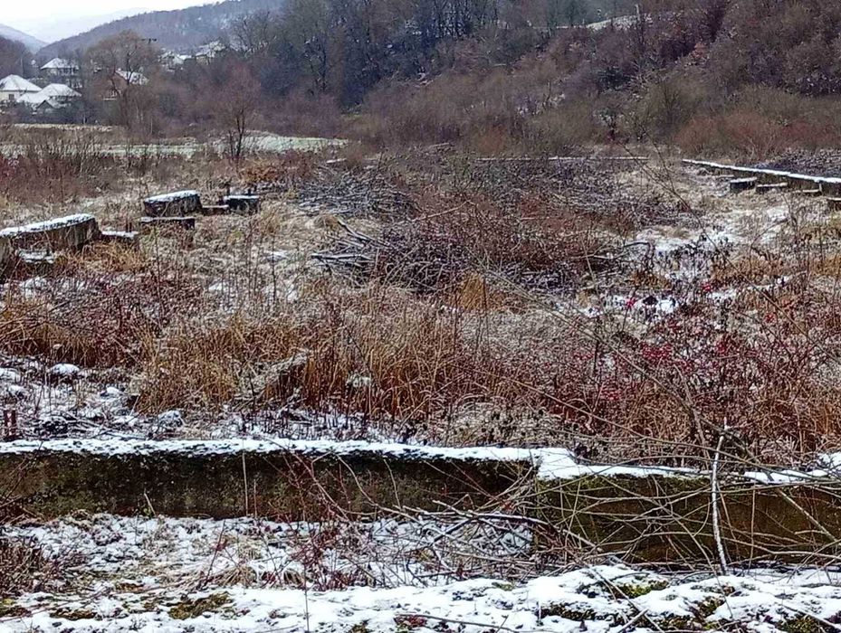 Продаю незавершене пром. буд-тво, Свалява , зем.  150 соток,  по 665$.