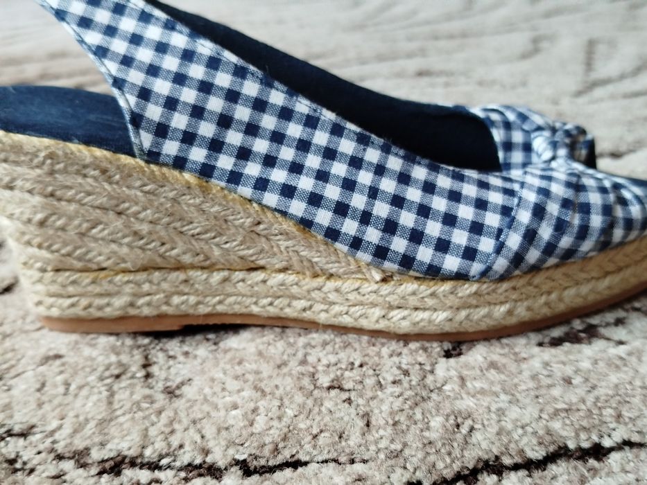 Nowe buty na koturnie