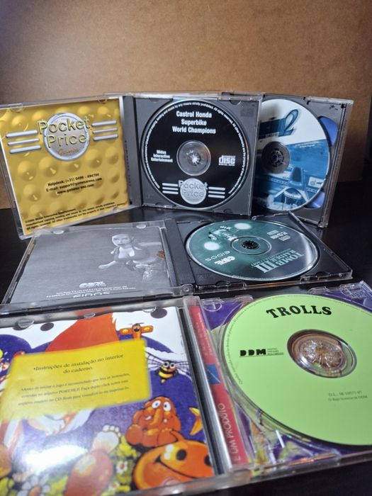 Conjunto de 12 jogos de PC [CD-Rom e DVD]