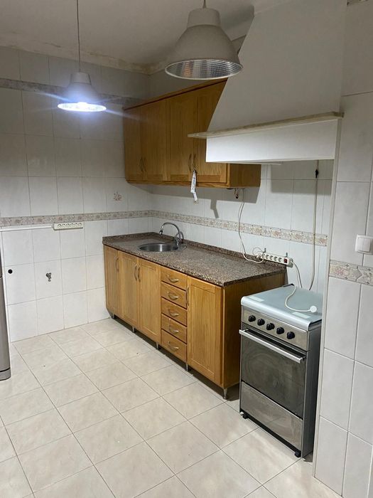 Quarto mobilado 340 €  a 6 minutos da estação de entroncamento