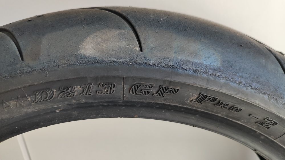 Pneu DUNLOP D213 GP PRO 2 frente