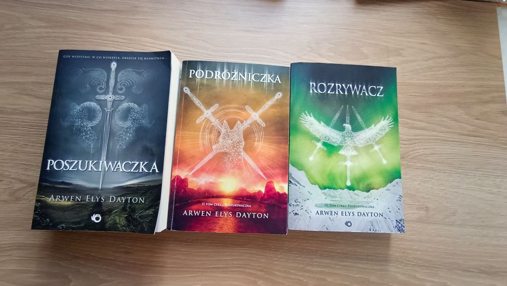 Trylogia Arwen Elys Dayton – „Poszukiwaczka”, „Podróżniczka”, „Rozrywa