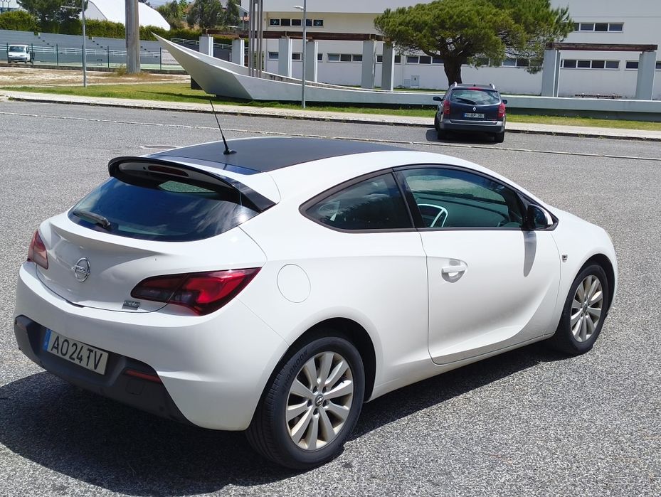 Opel Astra J GTC 1.7 CDTI