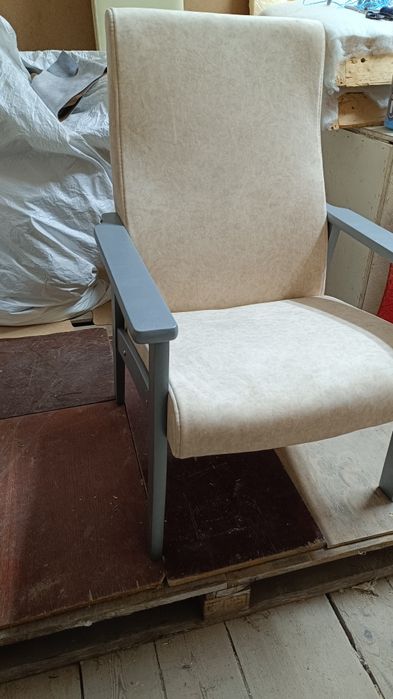 Перетяжка мебели и ремонт мягкой мебели.матрасы стулья.Кровать.Кресло.