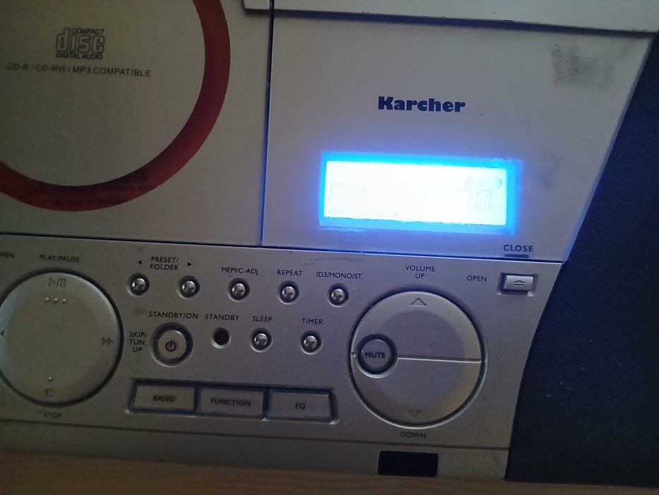 Sprzedam-odtwarzacz CD i kaset magnetofonowych plus radio(3w1).