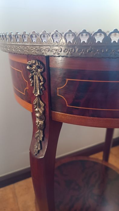 Mesa de centro ou de apoio estilo D. João V