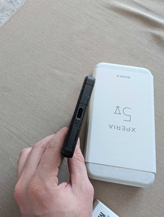 Sony Xperia 5 V 8/128 czarny szkło etui
