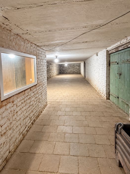 Оренда складського підвального приміщення в центрі міста — 260 м²