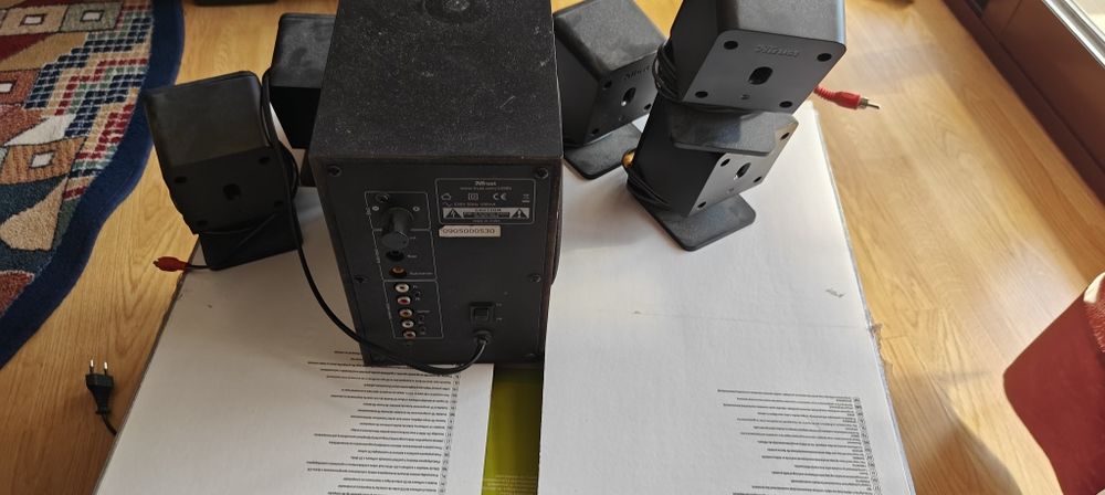 Colunas de som TRUST,  para computador.