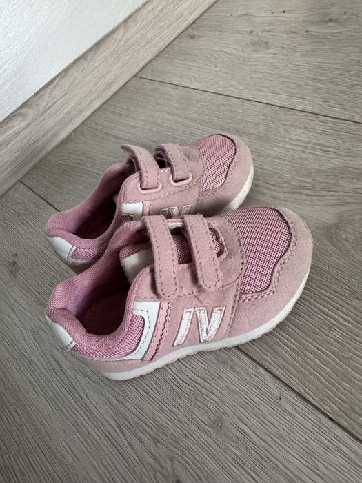 Взуття, кросівки на дівчинку