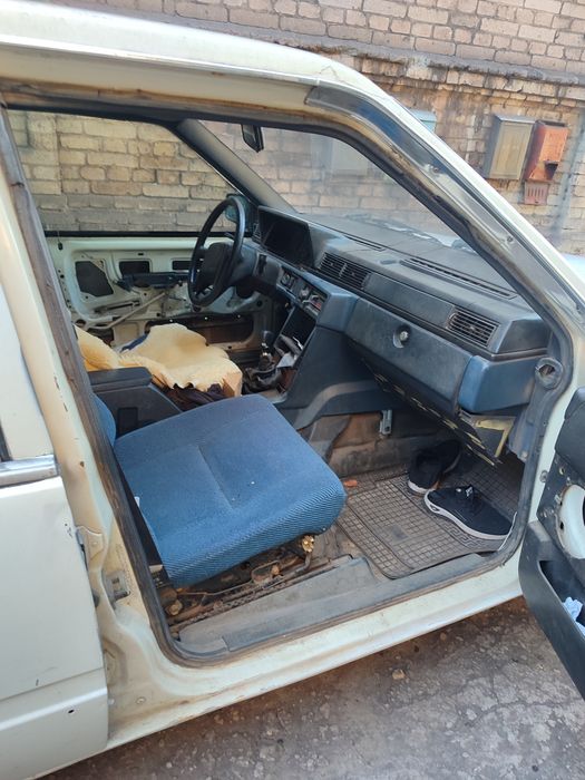 Автомобіль Volvo 740 GL
