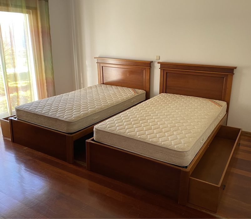 Quarto Completo de 2 camas em Madeira de Cerejeira