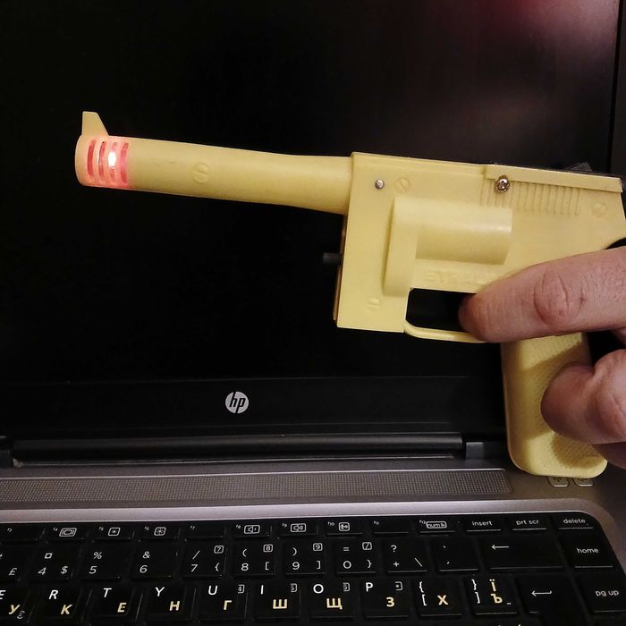 Детский пистолет Straume на батарейках, машинки, детский бинокль