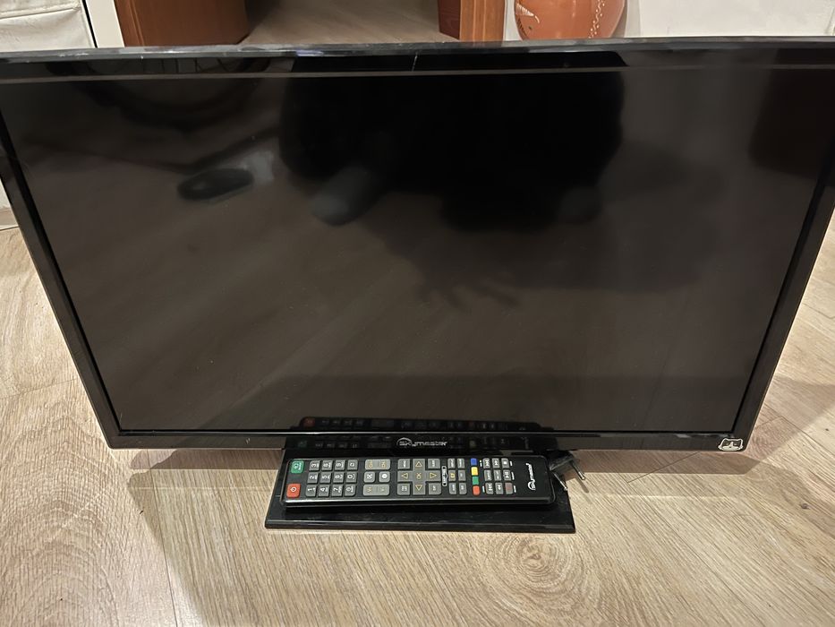 Telewizor SkyMaster z pilotem