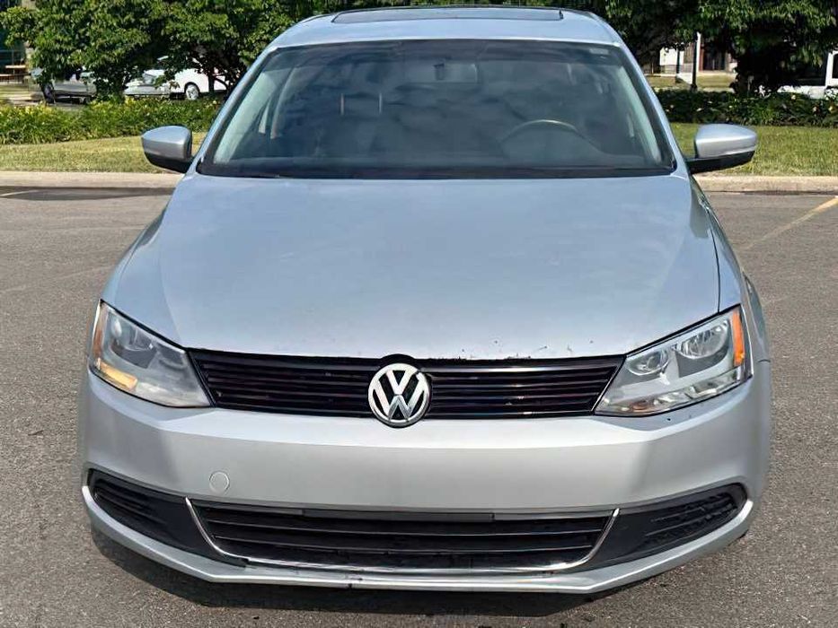 Volkswagen Jetta SE      2013