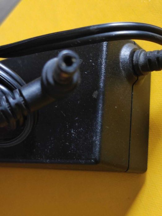 ładowarka zasilacz kabel impulsowy FSP Group model FSP035-DBCB1