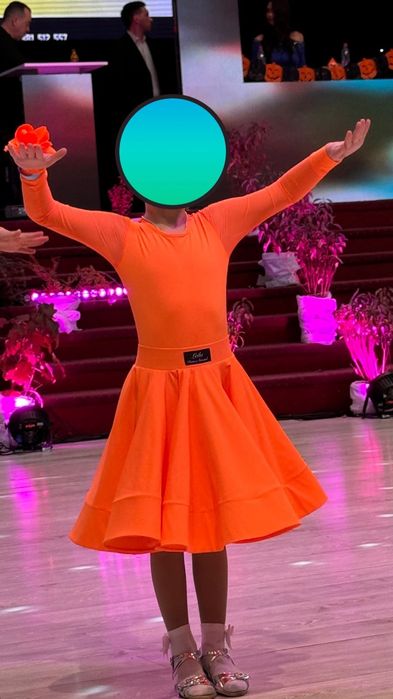 Продам сукню на виступ